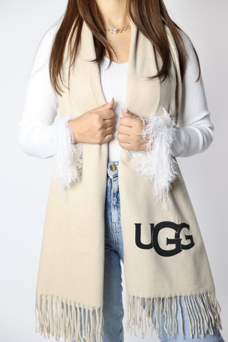 شال كتف - UGG  - بيج <br> <span class='text-color-warm'>نفدت الكمية</span>